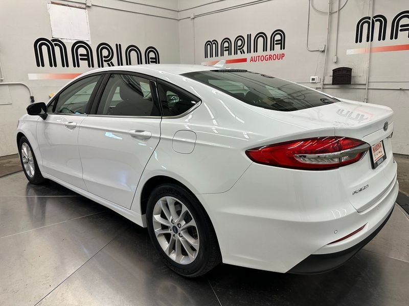 2019 Ford Fusion SEImage 12