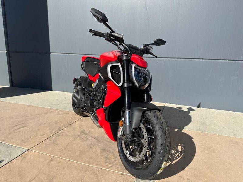 New 2025 Ducati DIAVEL V4 Image 12