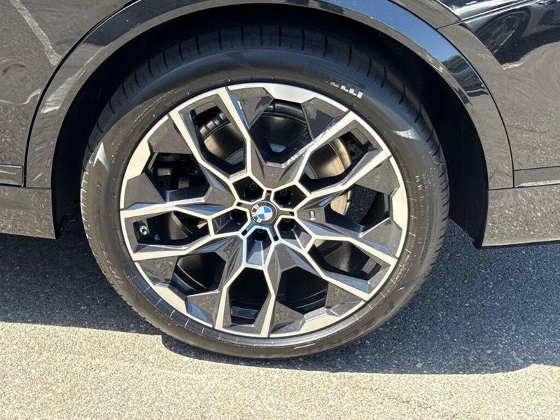 New 2027 BMW X7 xDrive40iImage 14