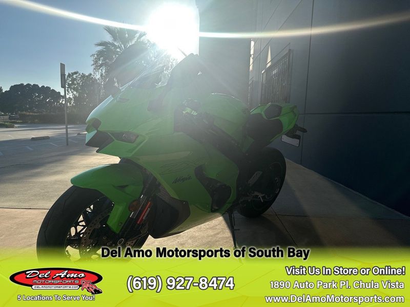 2024 Kawasaki ZX1002TRFNL-GN1  in a LIME GREEN/EBONY exterior color. Del Amo Motorsports of South Bay (619) 547-1937 delamomotorsports.com 