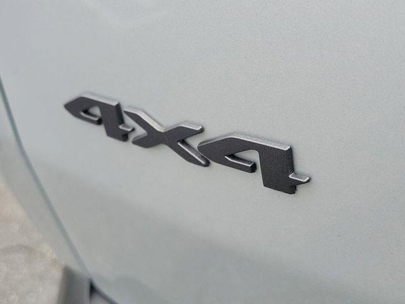 New 2026 Jeep Cherokee Laredo 4x4