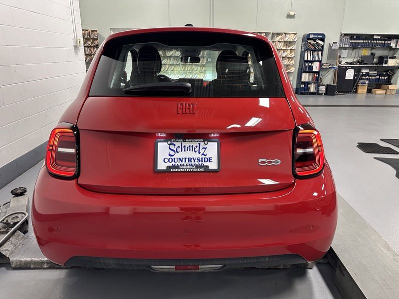 2024 Fiat 500e Inspi(red)Image 25