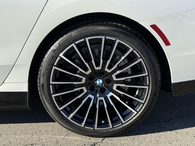 Used 2025 BMW i7 eDrive50Image 17