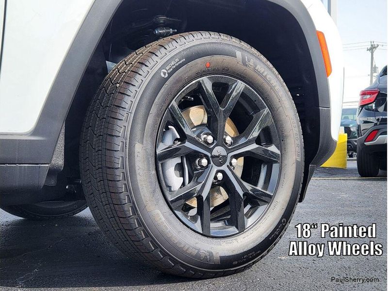 New 2026 Jeep Grand Cherokee Laredo Altitude 4x4