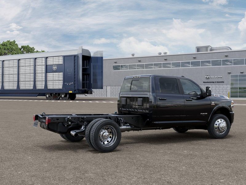 New 2026 RAM 4500 Big Horn Chassis Crew Cab 4x4 60