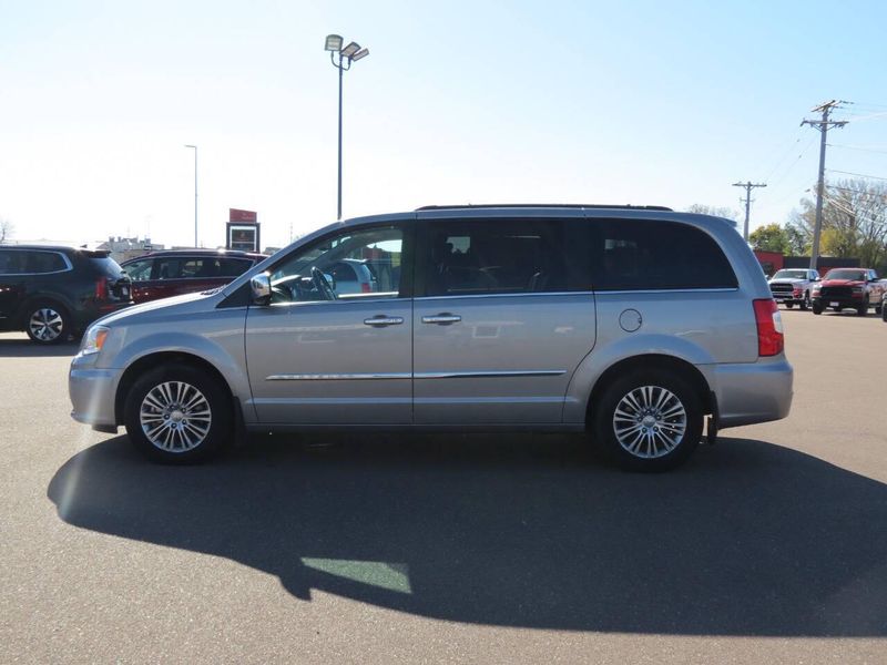 Used 2014 Chrysler Town & Country Touring L 4dr Mini VanImage 5