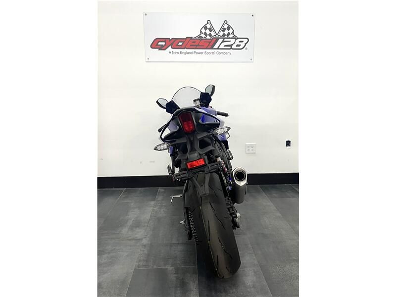 Used 2025 Yamaha YZFR1 Image 3