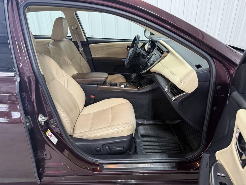 Used 2018 Toyota Avalon LimitedImage 11