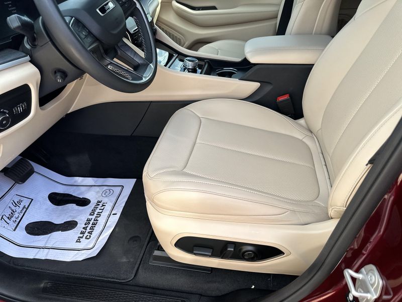 Used 2023 Jeep Grand Cherokee LimitedImage 21