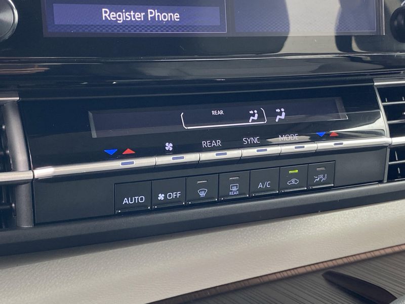 2024 Toyota Sienna LEImage 24