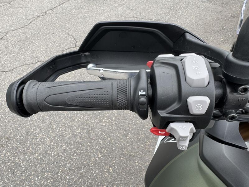 2024 Triumph Tiger 900 Rally Pro - KHAKI GREEN - PHANTOM BLACK 