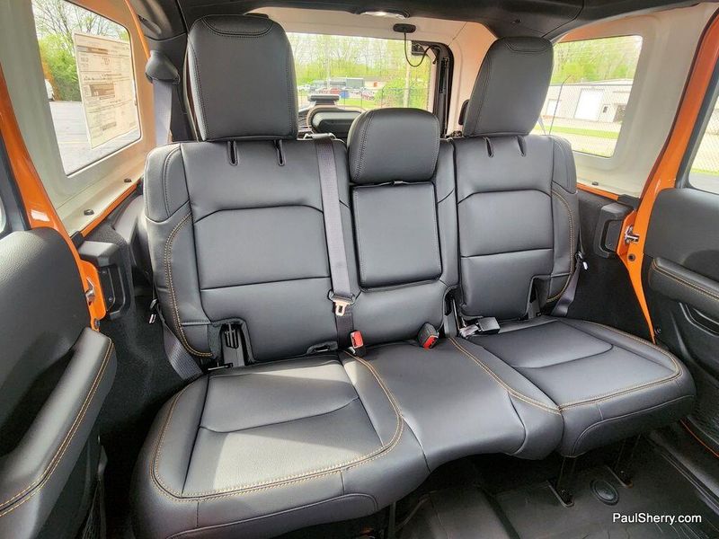 2025 Jeep Wrangler 4-door SaharaImage 39