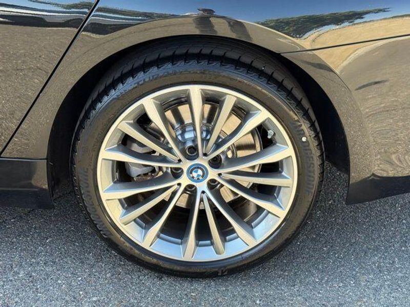 Used 2023 BMW 5 Series 530e iPerformanceImage 13