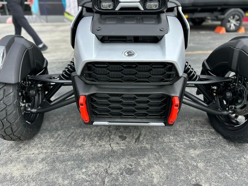 New 2025 Can-Am CANYON XT Image 18