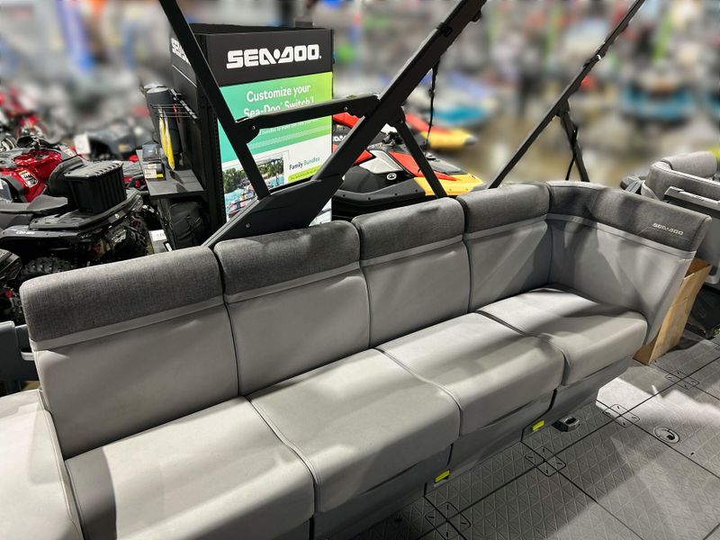 2024 Sea-Doo 44RAT2RF  in a MARINE BLUE exterior color. Del Amo Motorsports of Redondo Beach (424) 304-1660 delamomotorsports.com 