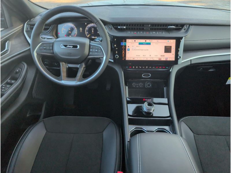 New 2027 Jeep Grand Cherokee Laredo AltitudeImage 31