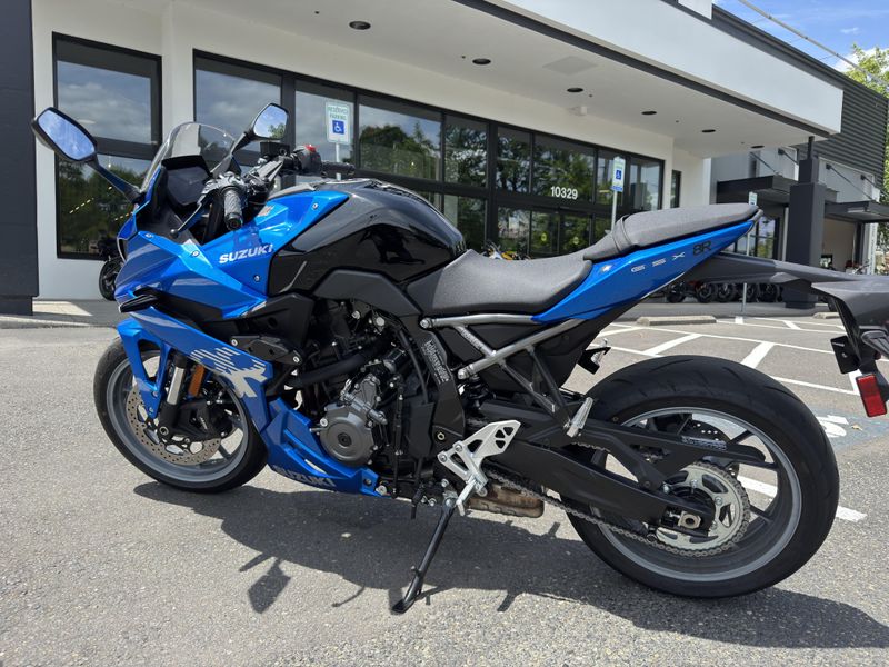 2024 Suzuki GSX-8R - METALLIC TRON BLUE 