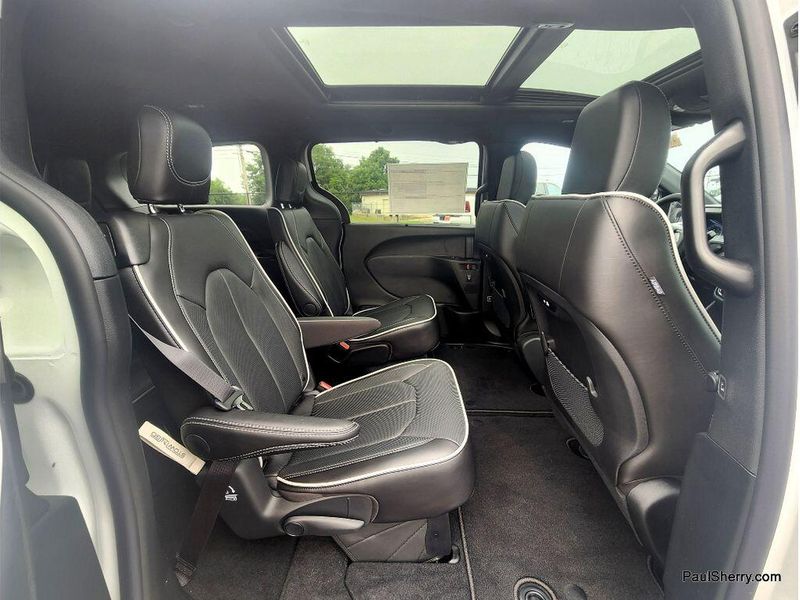 New 2027 Chrysler Pacifica Limited