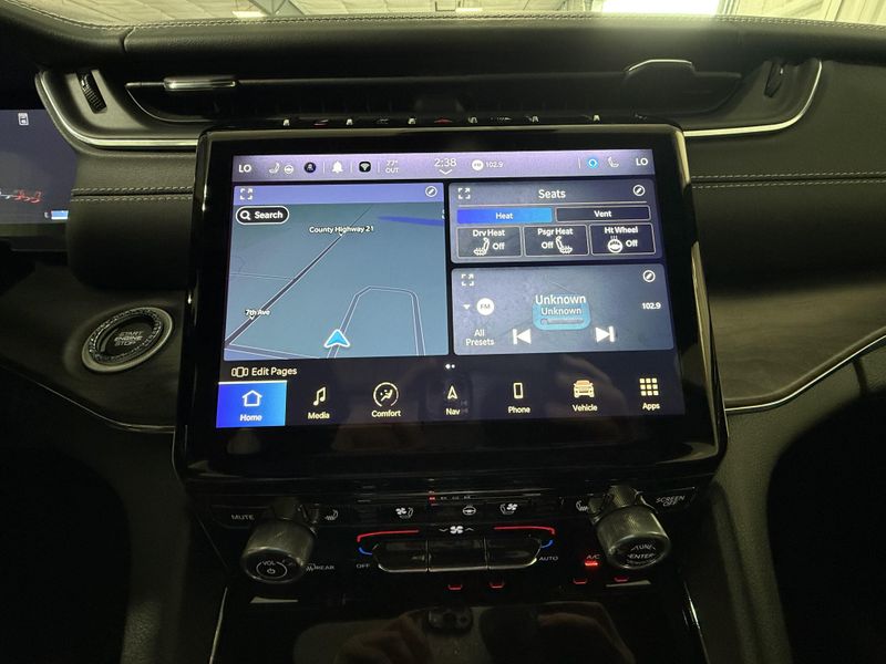 Used 2023 Jeep Grand Cherokee L OverlandImage 25