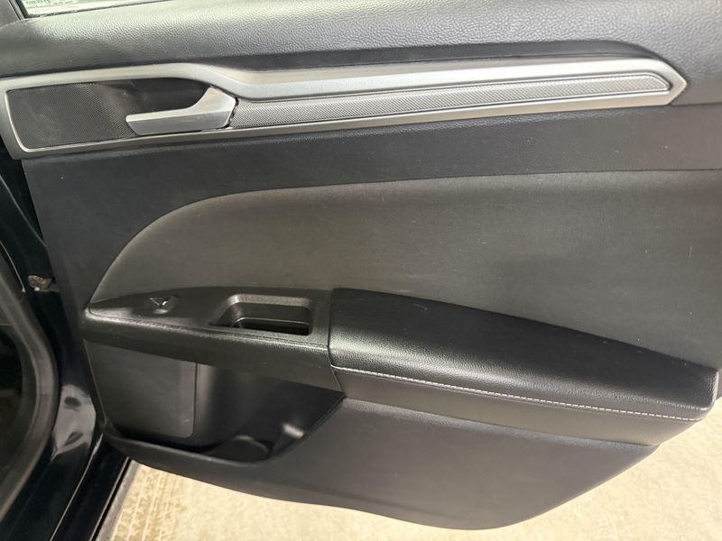 Used 2020 Ford Fusion SEImage 8