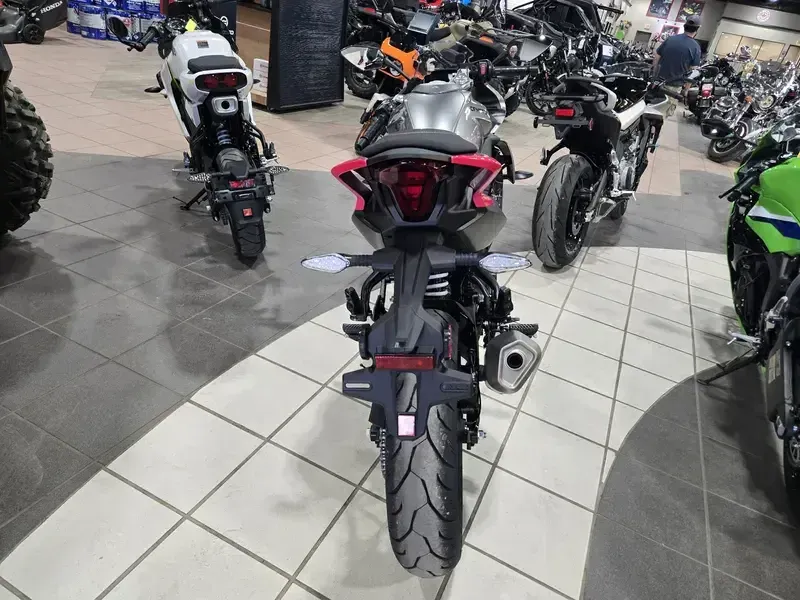 NEW 2026 CFMOTO 300SS Image 10