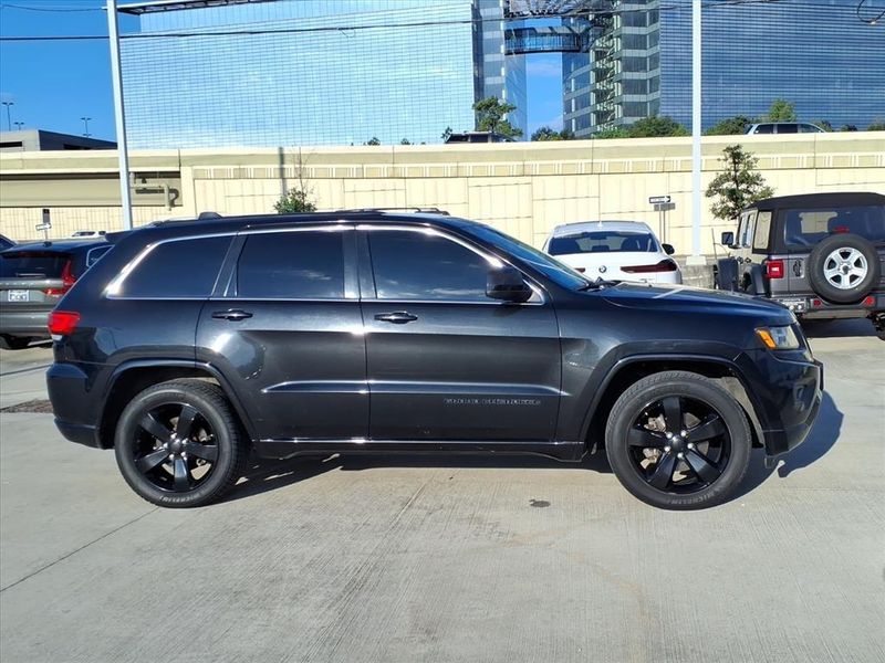 Used 2015 Jeep Grand Cherokee AltitudeImage 9
