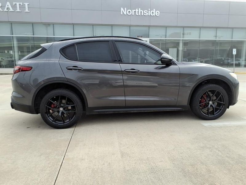 Used 2020 Alfa Romeo Stelvio Image 9