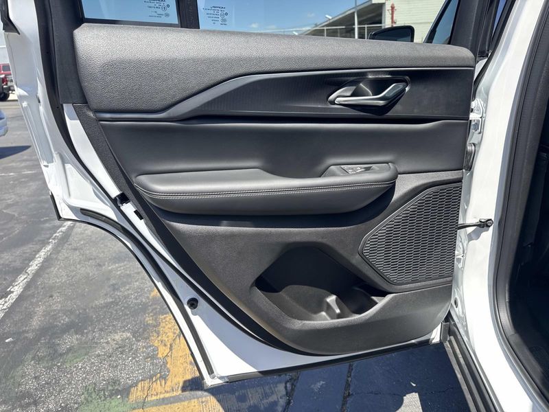 New 2026 Jeep Grand Cherokee Laredo X 4x2