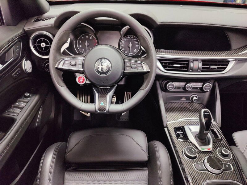 Used 2023 Alfa Romeo Stelvio Quadrifoglio AWD w/SunroofImage 25