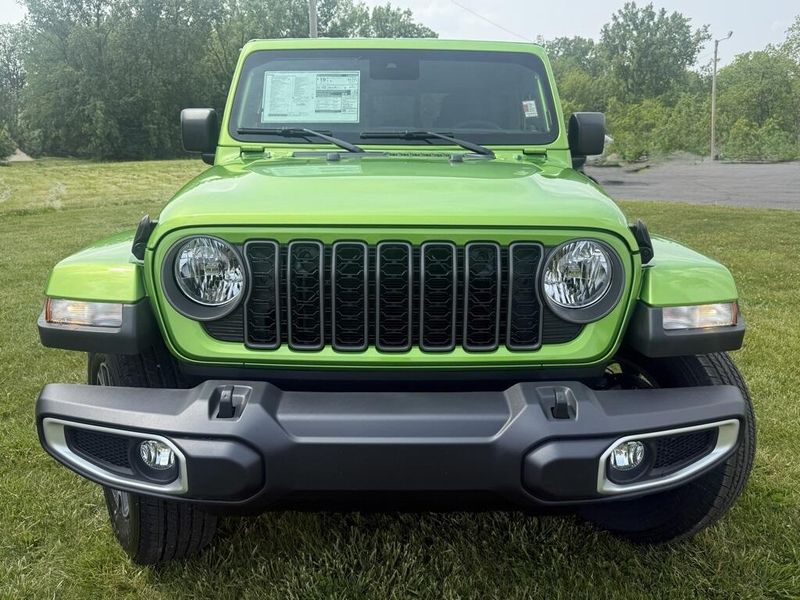 2025 Jeep Gladiator Sport S photo 8