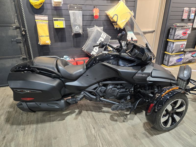 USED 2018 CAN-AM SPYDER F3T Image 2