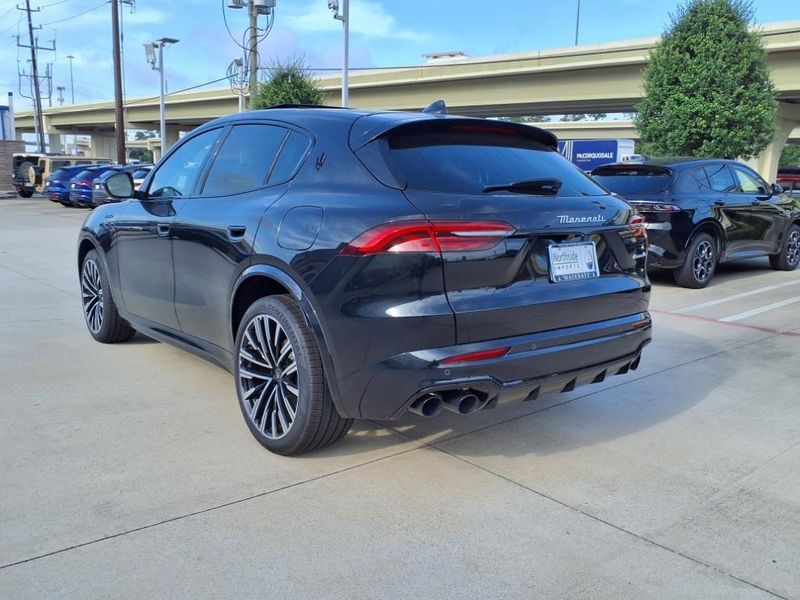 New 2025 Maserati Grecale ModenaImage 9