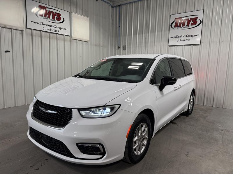 Used 2024 Chrysler Pacifica Touring LImage 14