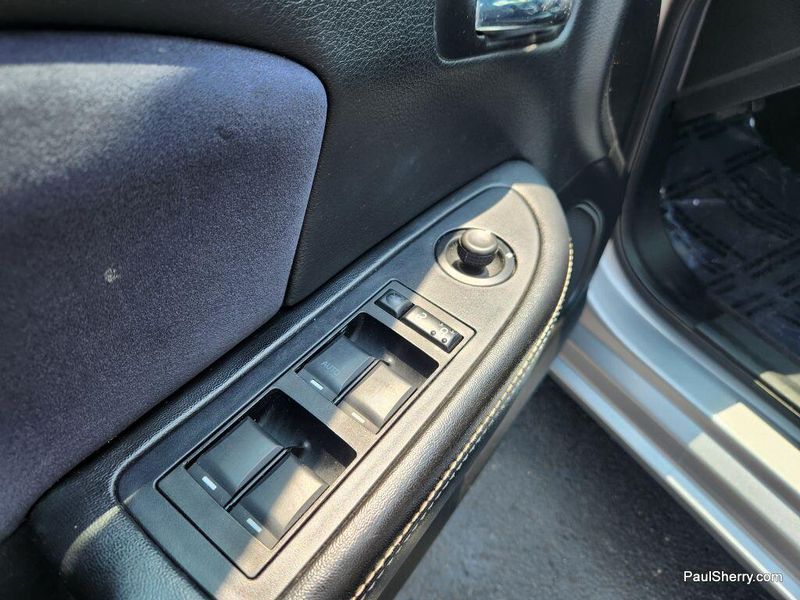 2013 Chrysler 200 Limited SImage 19