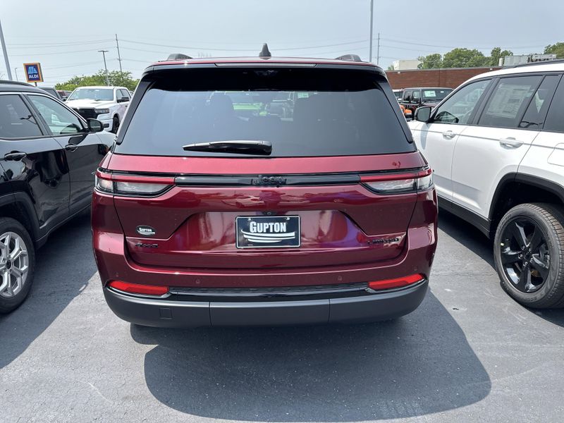 New 2025 Jeep Grand Cherokee Limited 4x4Image 8