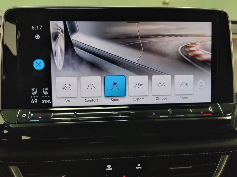 Used 2025 Volkswagen Atlas SE AWD w/TechnologyImage 23