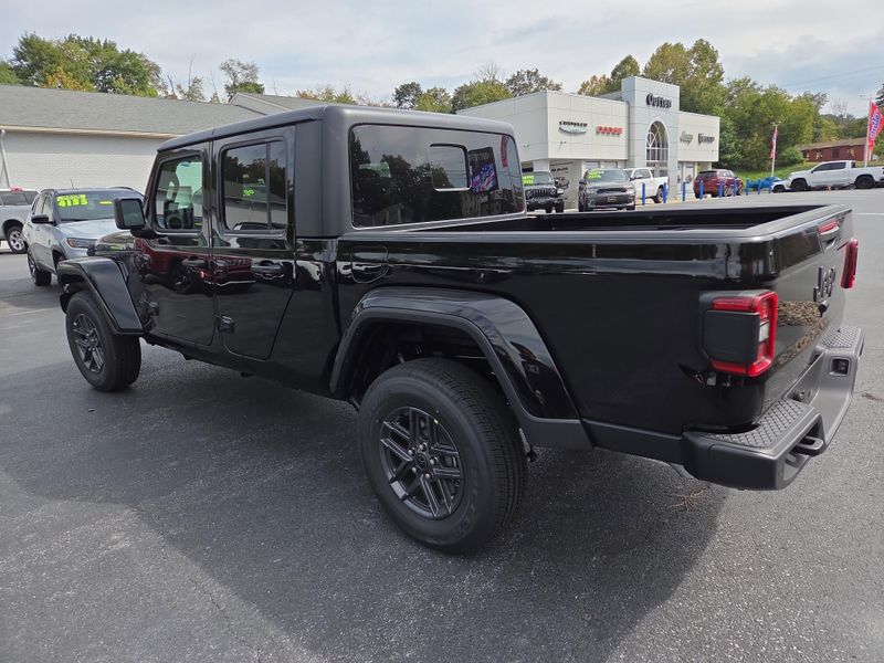 2025 Jeep Gladiator Sport S photo 4