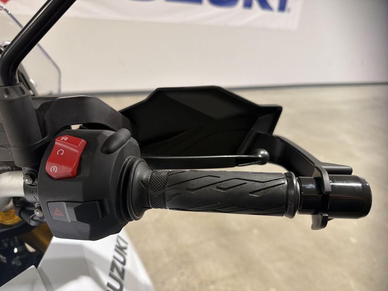 New 2026 Suzuki V STROM 800DE Image 24