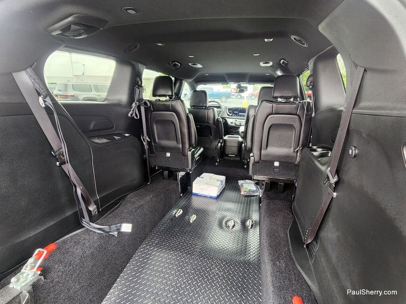 New 2026 Chrysler Pacifica Select