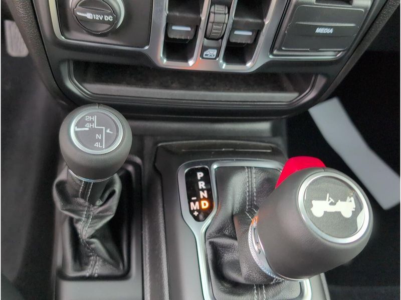 New 2026 Jeep Wrangler 4-door SaharaImage 18