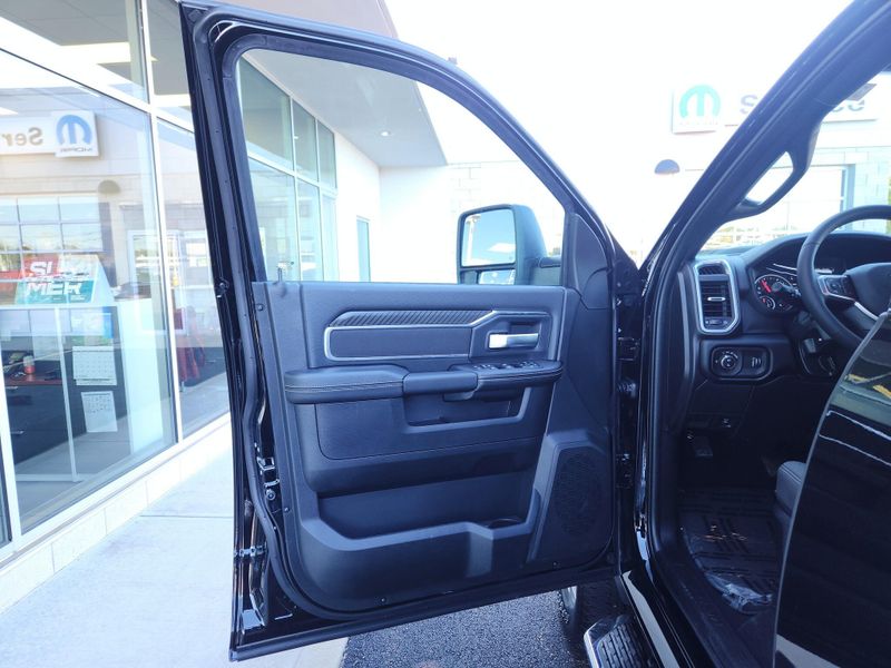 New 2027 RAM 2500 Big Horn Crew Cab 4x4 6'4' Box