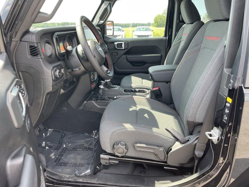 2024 Jeep Wrangler Two-Door Rubicon photo 11