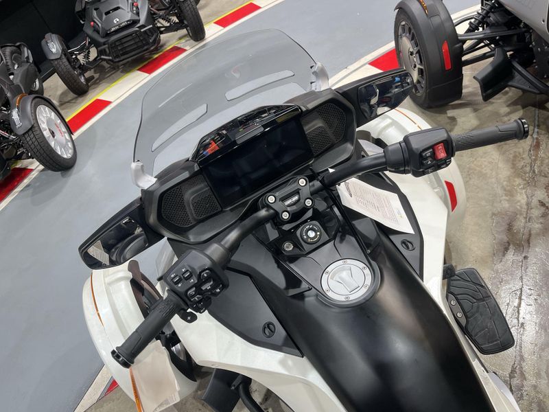 New 2026 Can-Am SPYDER F3 LIMITED (SE6) Image 11