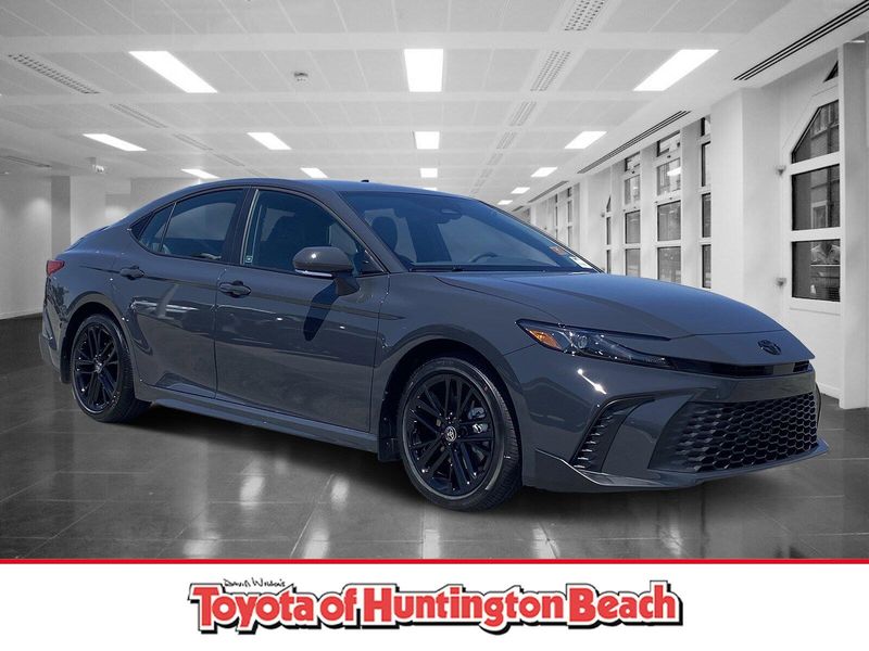 2025 Toyota Camry SEImage 1