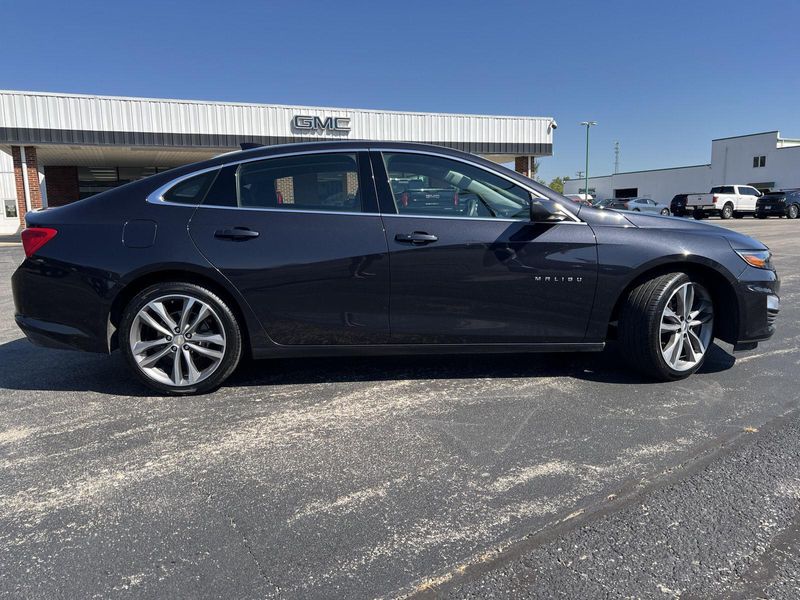 2023 Chevrolet Malibu 1LT photo 3