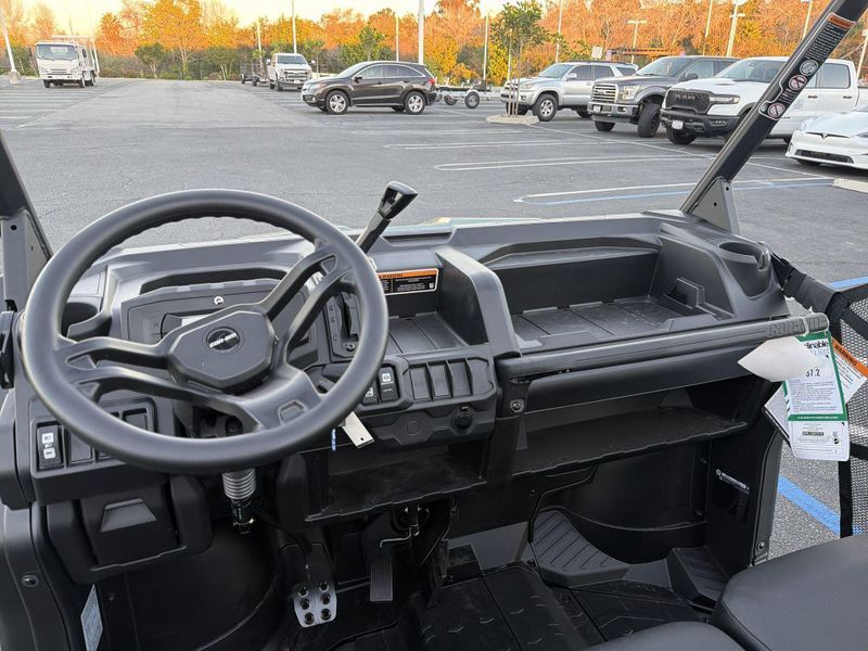 New 2025 Can-Am DEFENDER DPS HD9 Image 23
