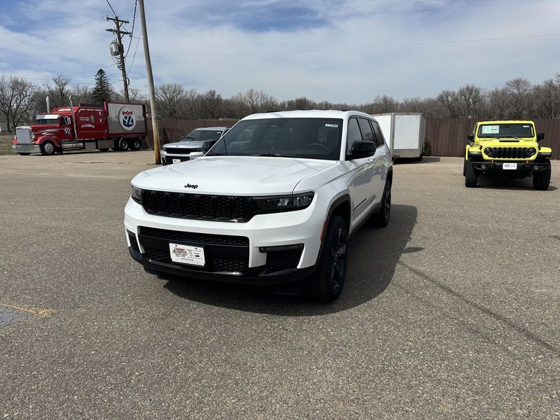 2024 Jeep Grand Cherokee L Limited 4x4Image 4