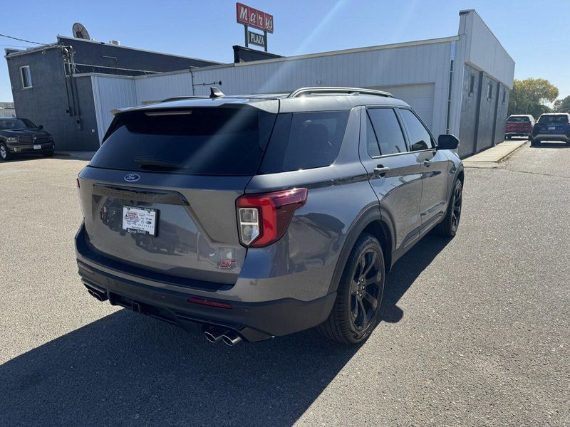 2024 Ford Explorer STImage 8