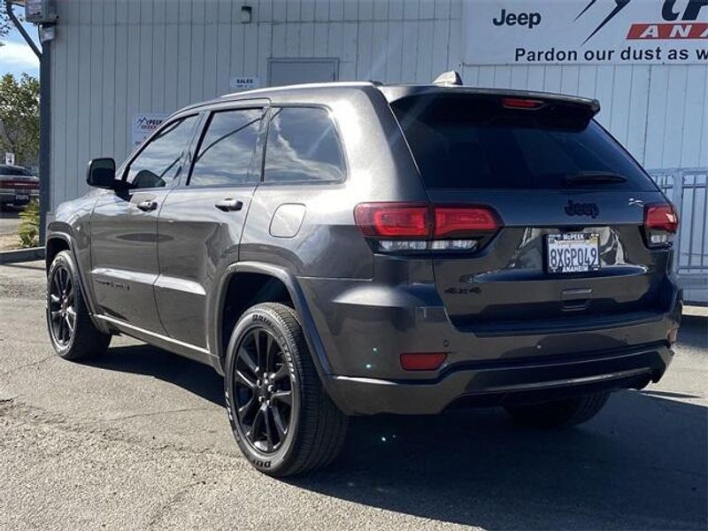 2021 Jeep Grand Cherokee Laredo XImage 3