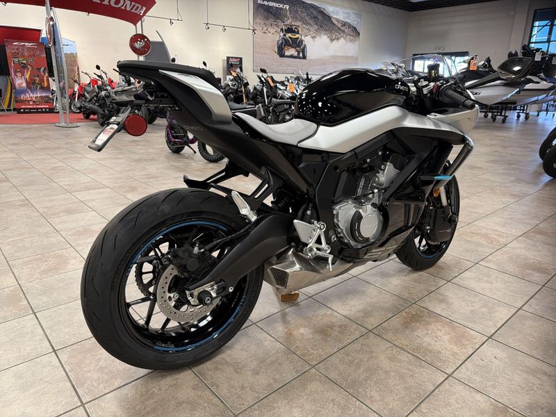 New 2026 CFMOTO 675SS Image 17